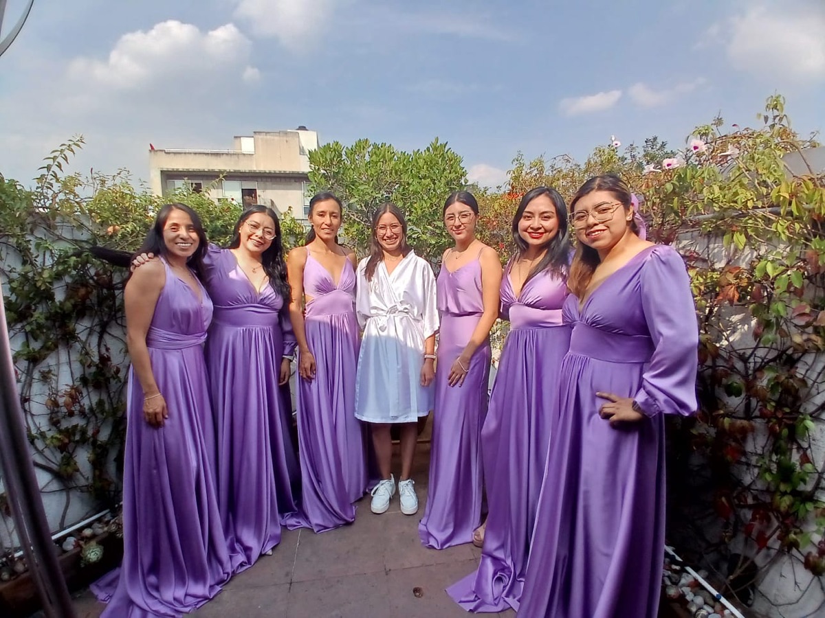 Ejemplo de vestidos en Brindis 2025