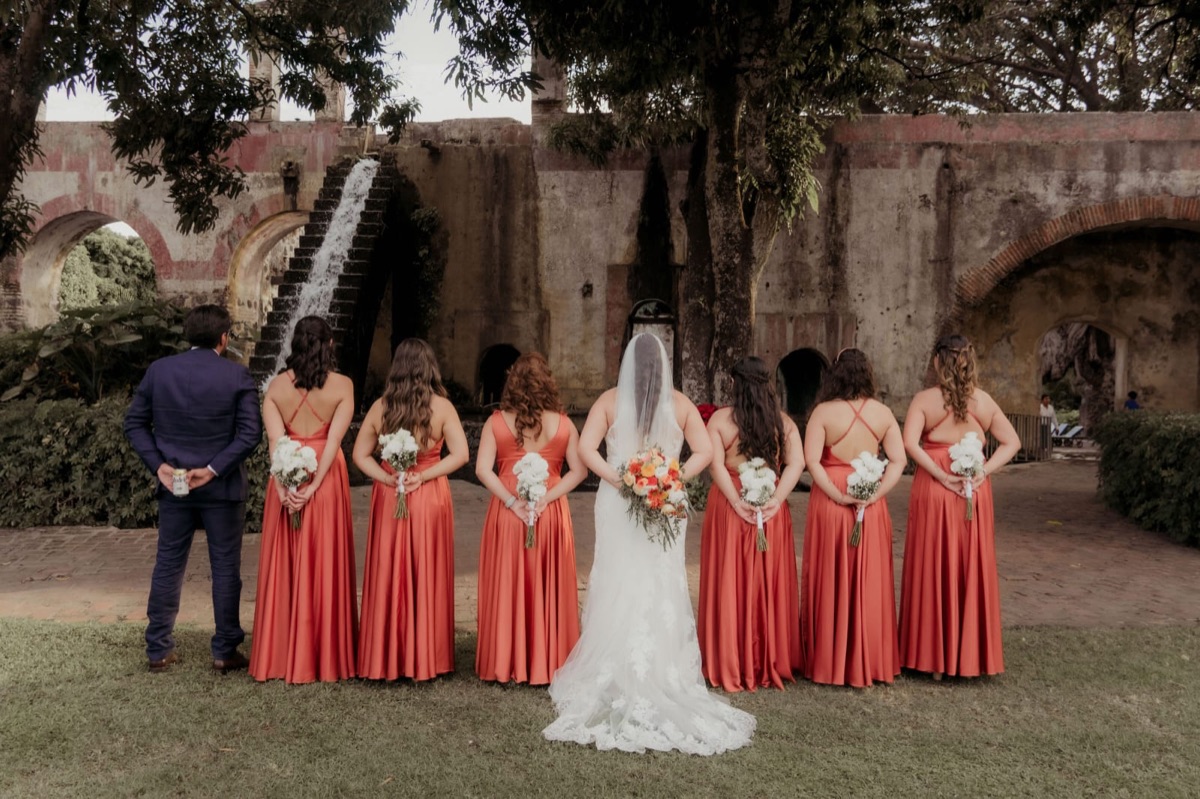 Ejemplo de vestidos en Ladrillo